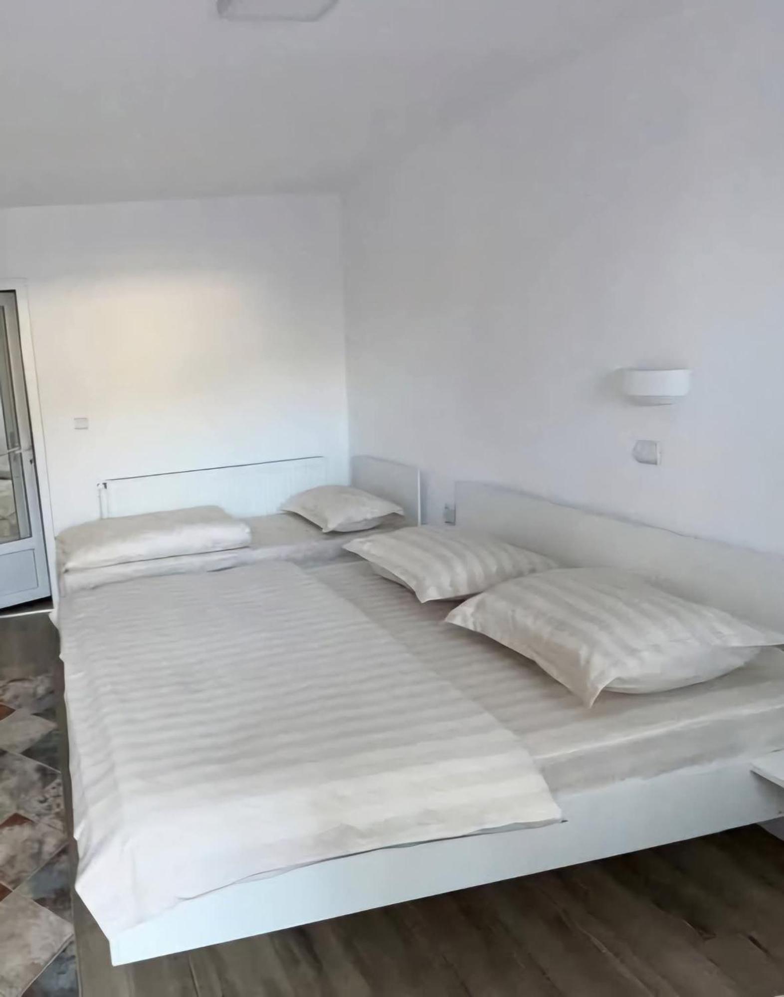 Cris & Mona Hotel Săpînţa Eksteriør billede