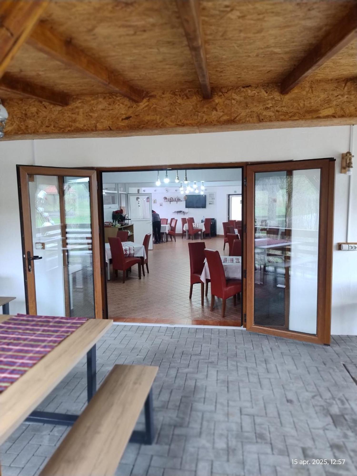 Cris & Mona Hotel Săpînţa Eksteriør billede